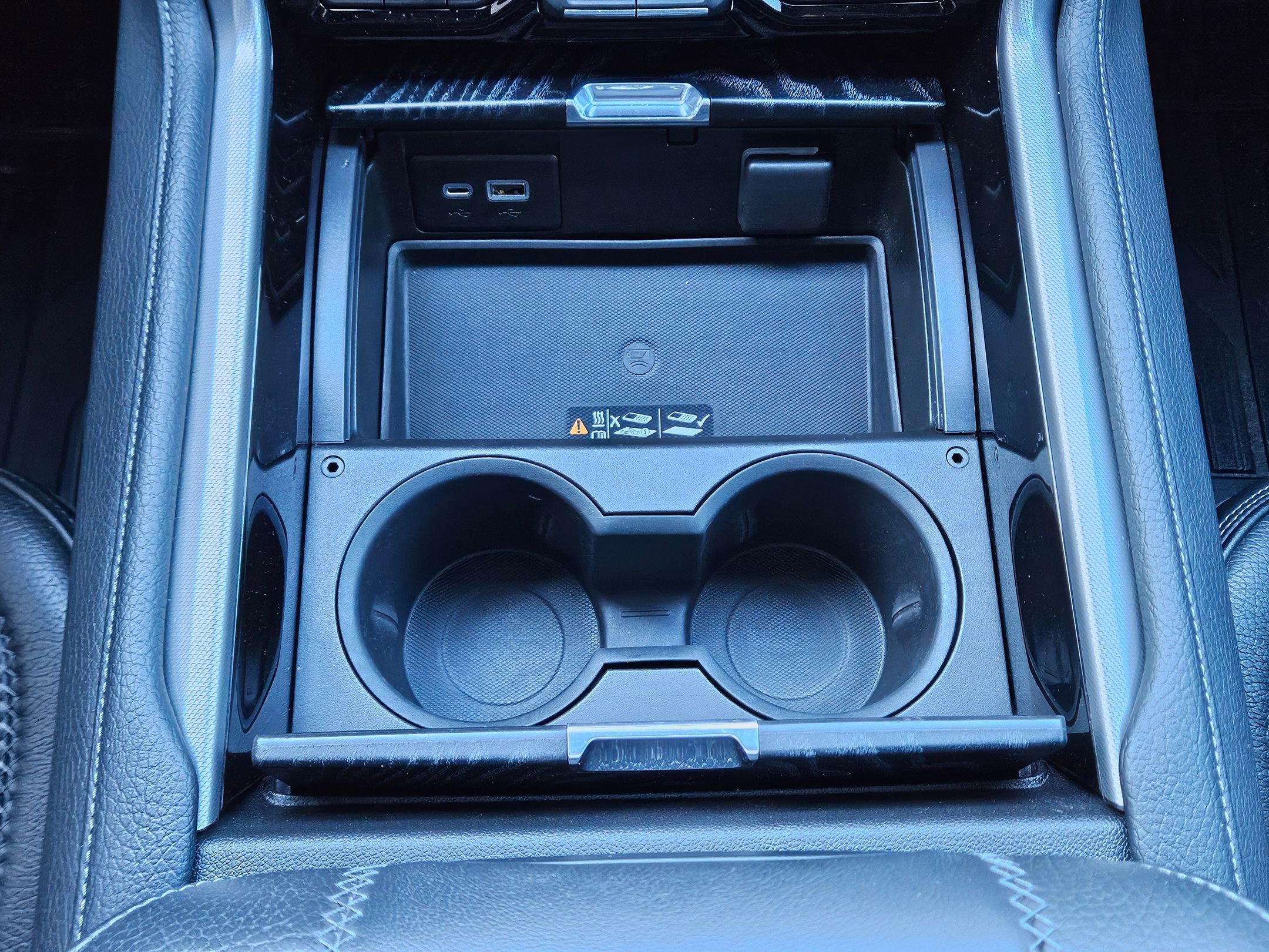 Used 2021 GMC Yukon Denali w/ Denali Premium Package image 12