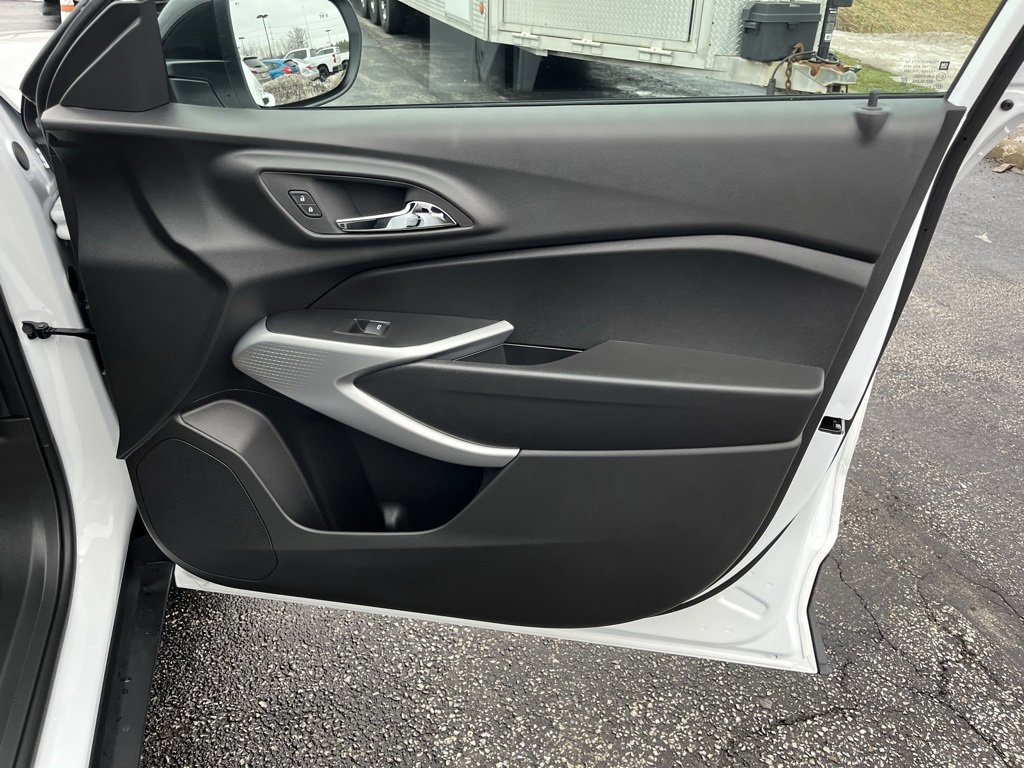New 2026 Chevrolet Trax RS w/ Sunroof Package image 19