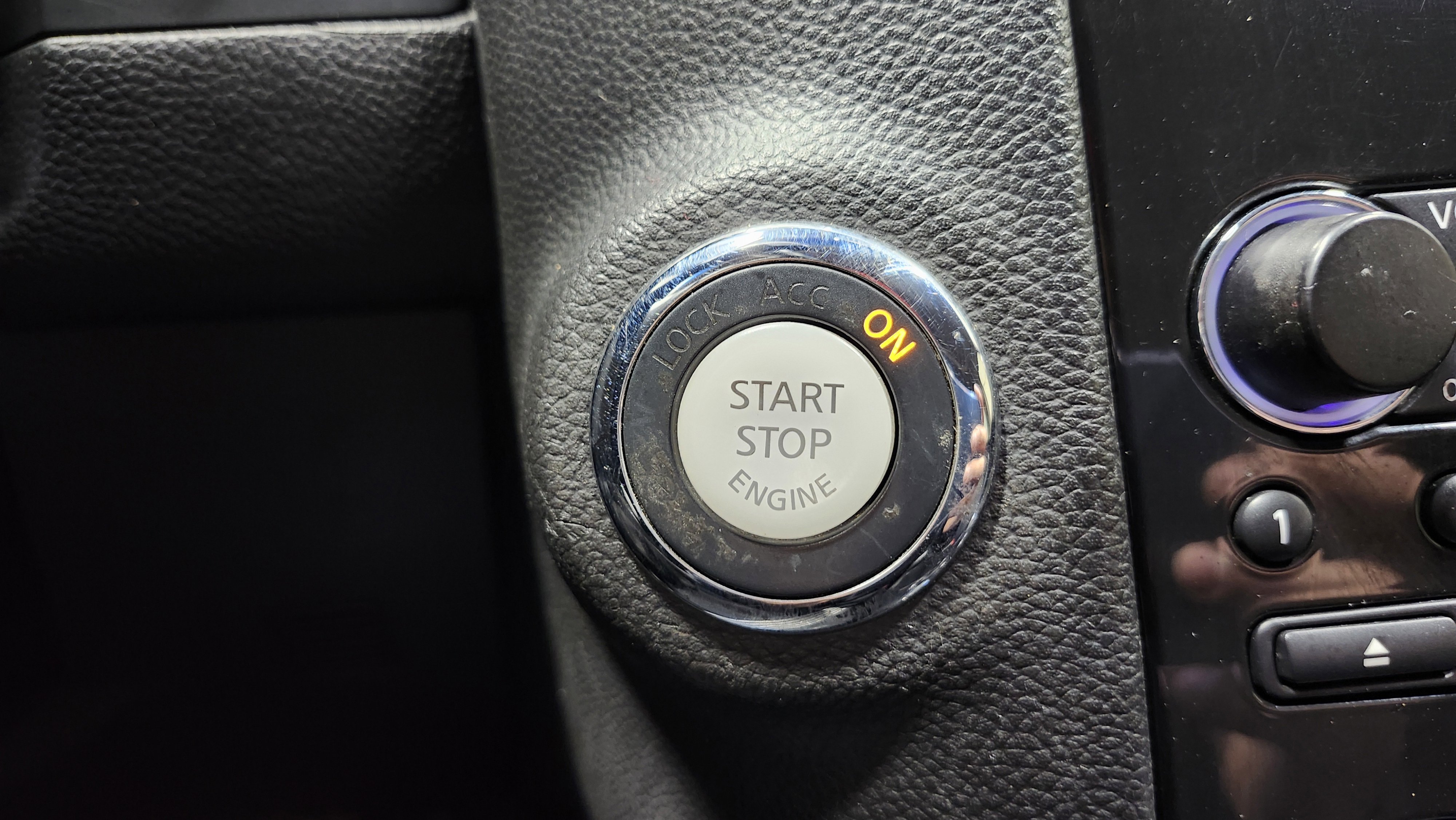 Used 2011 INFINITI FX35 AWD w/ Premium Pkg image 9