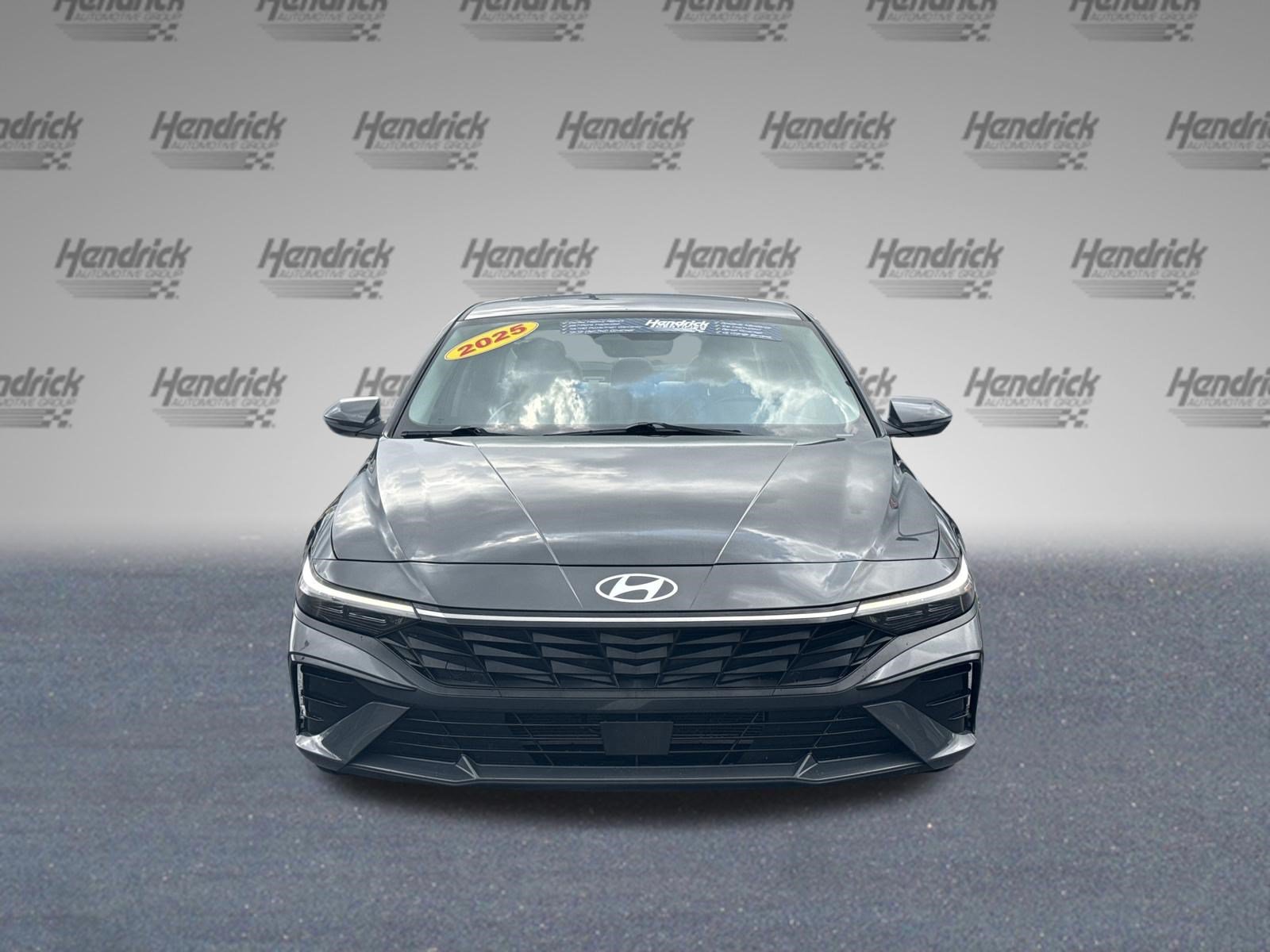 Used 2025 Hyundai Elantra Limited FWD image 3