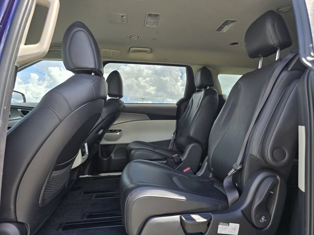 Certified 2022 Kia Carnival LX FWD image 17