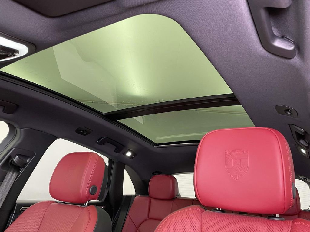 Certified 2022 Porsche Macan GTS image 18