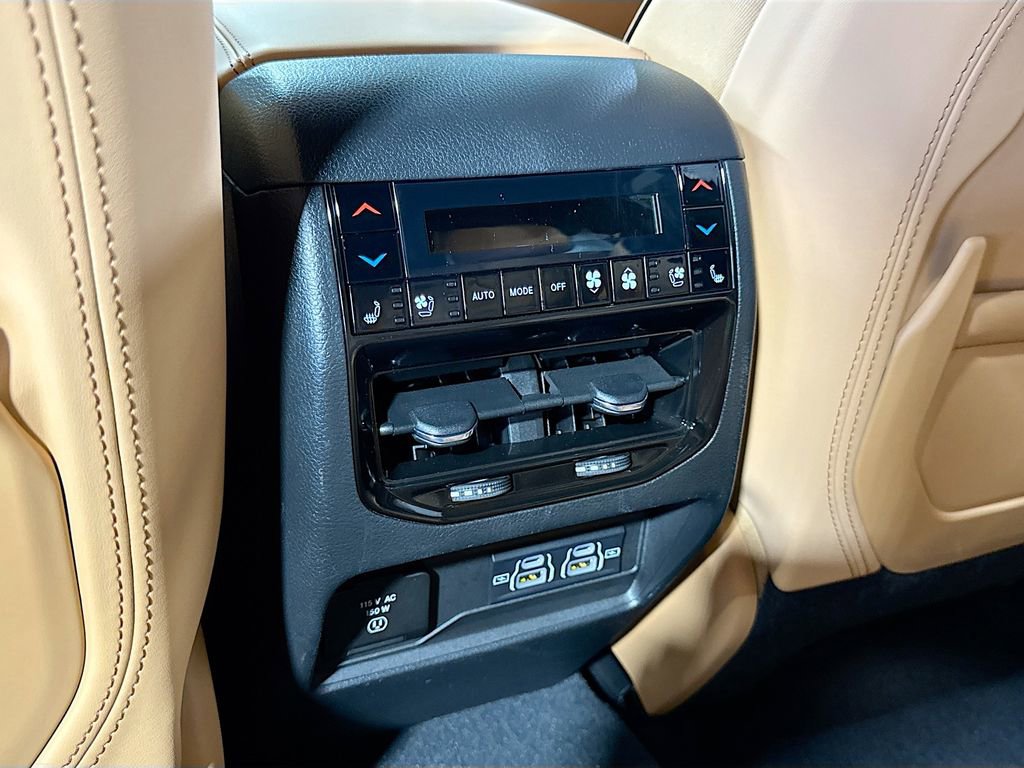 Used 2023 Jeep Grand Cherokee Summit AWD/4WD image 16