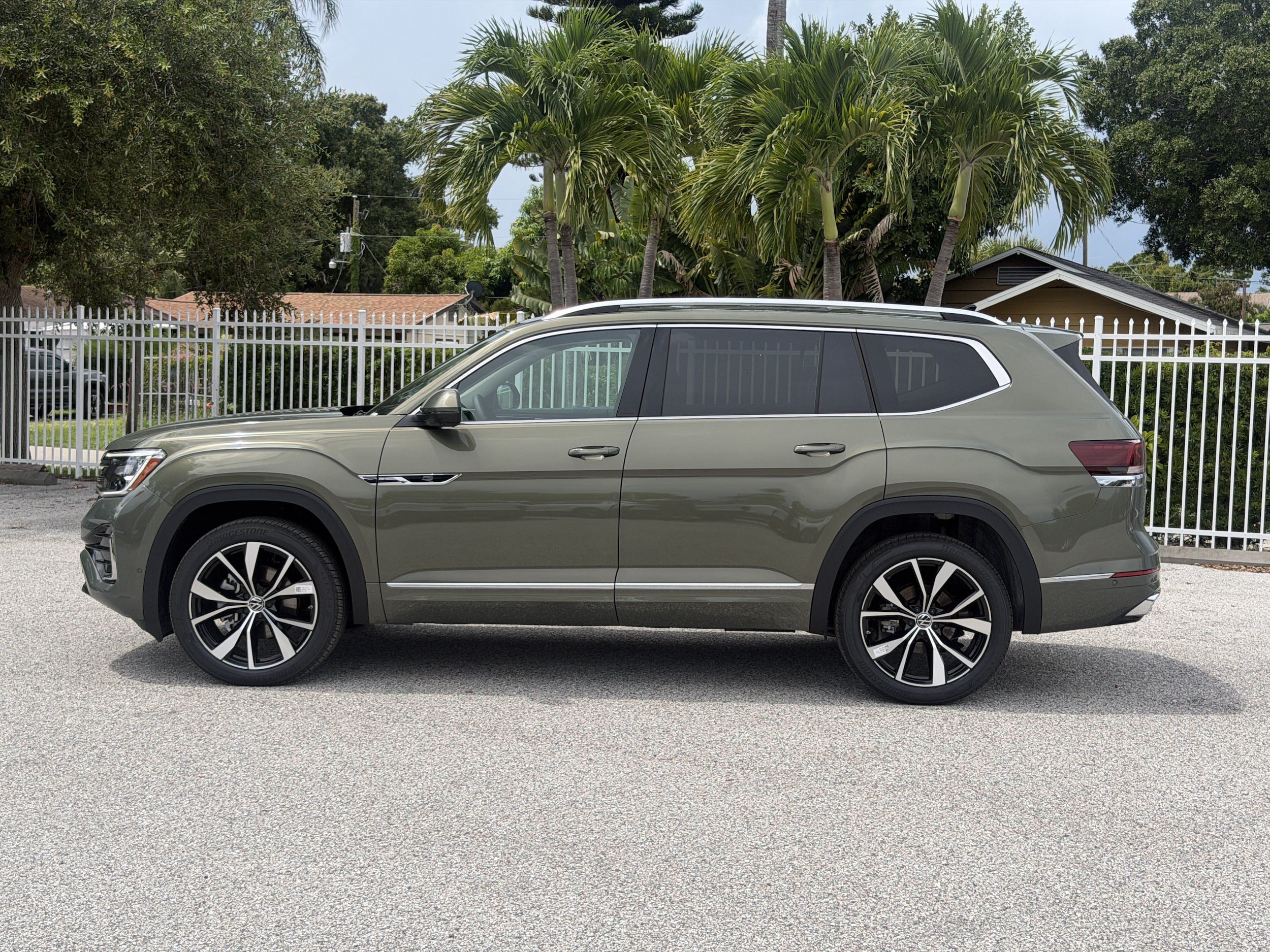 New 2026 Volkswagen Atlas SEL Premium R-Line AWD/4WD image 4