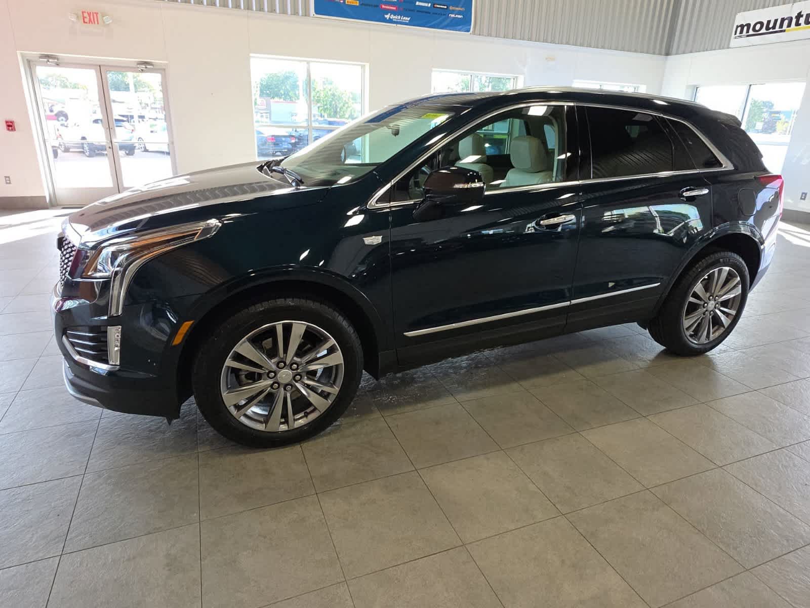 Used 2025 Cadillac XT5 Premium Luxury w/ Technology Package AWD/4WD image 11