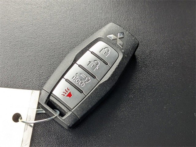 Used 2024 Mitsubishi Outlander SE image 32
