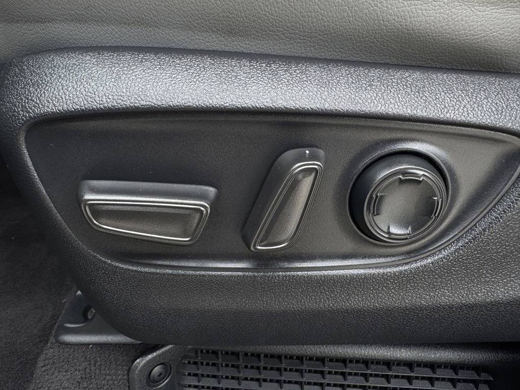 Used 2022 Toyota Sienna XLE FWD image 25