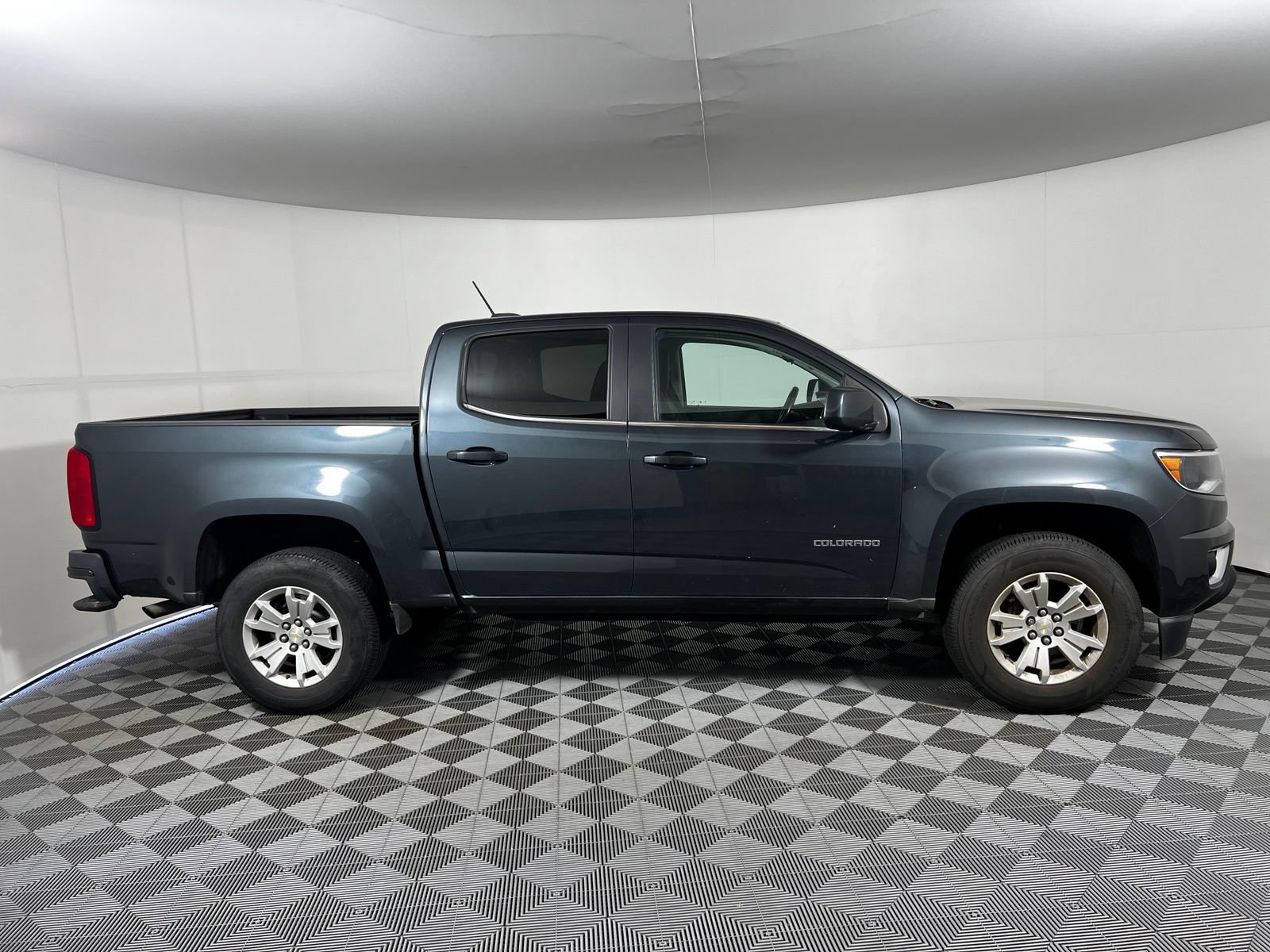 Used 2017 Chevrolet Colorado LT w/ LT Convenience Package RWD image 4