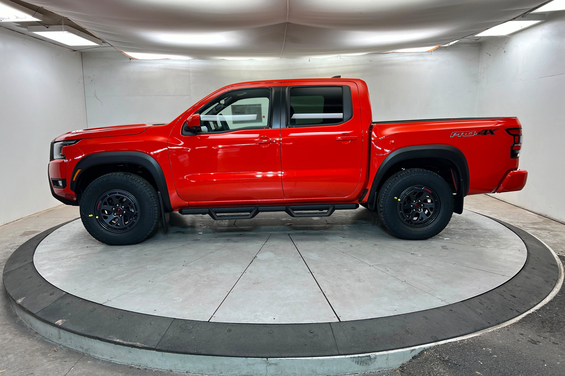 New 2026 Nissan Frontier PRO-4X w/ Pro-4x Convenience Package image 2