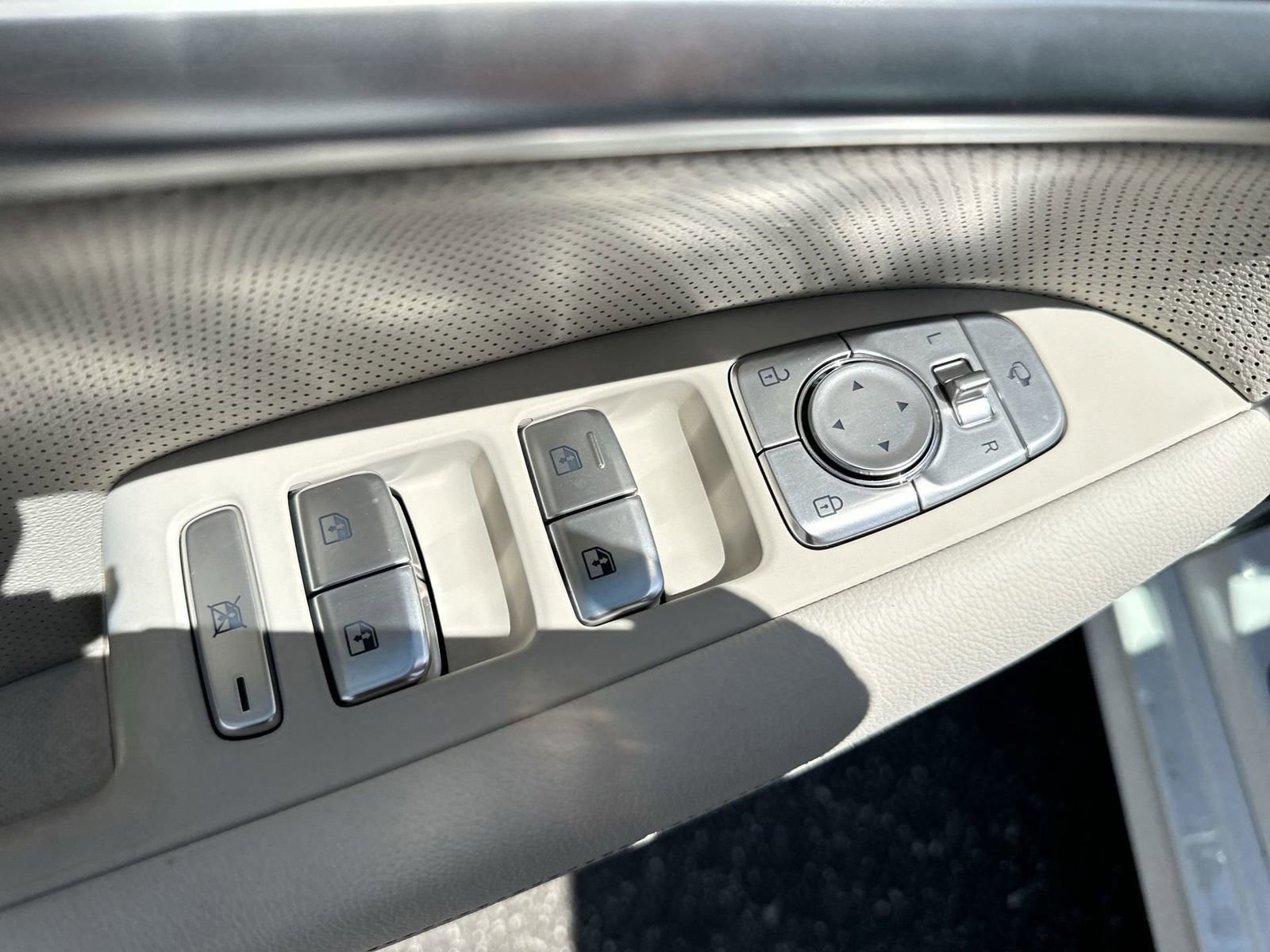 New 2025 Genesis G70 2.5T w/ Sport Prestige Package image 19