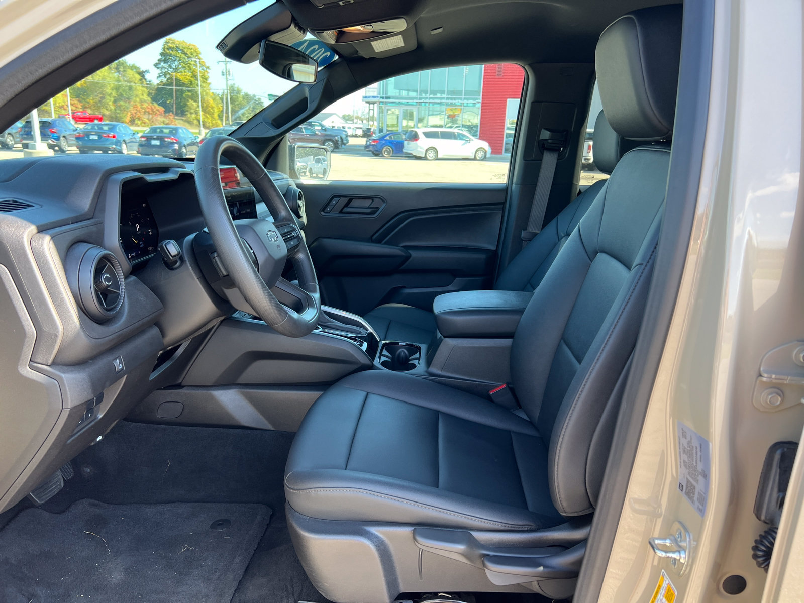 Used 2024 Chevrolet Colorado Trail Boss w/ Advanced Trailering Package AWD/4WD image 4