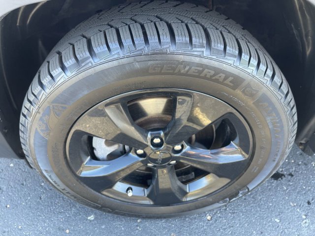 Used 2020 Jeep Cherokee Latitude w/ Cold Weather Group AWD/4WD image 31