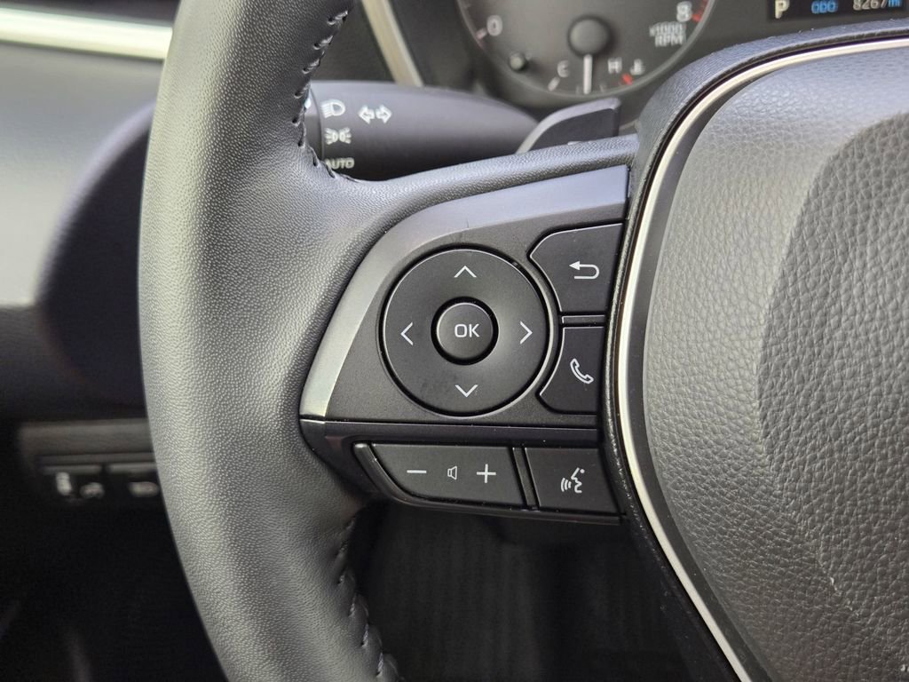 Used 2025 Toyota Corolla SE w/ SE Package image 32