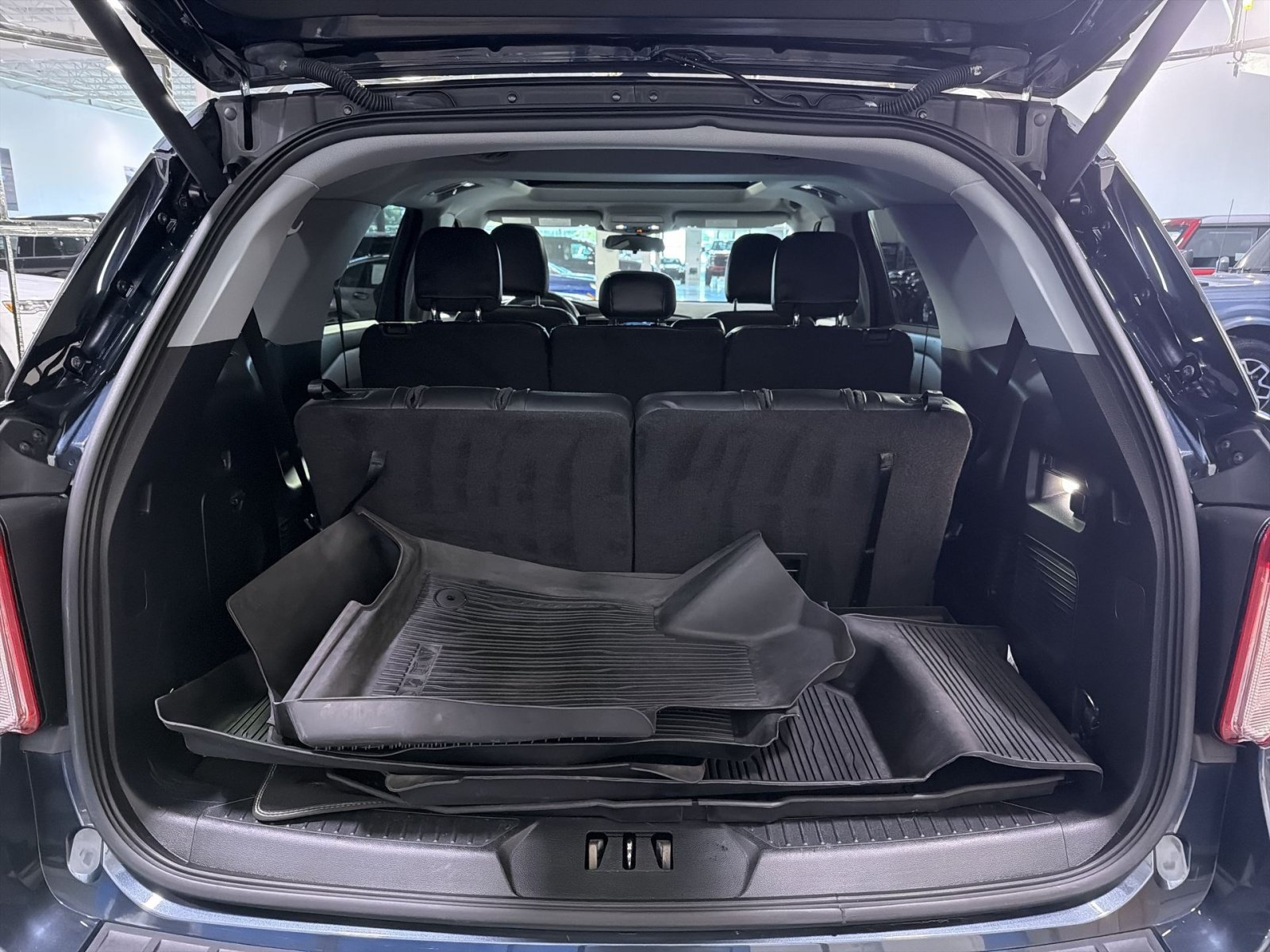 Used 2022 Ford Explorer XLT w/ Equipment Group 202A AWD/4WD image 33