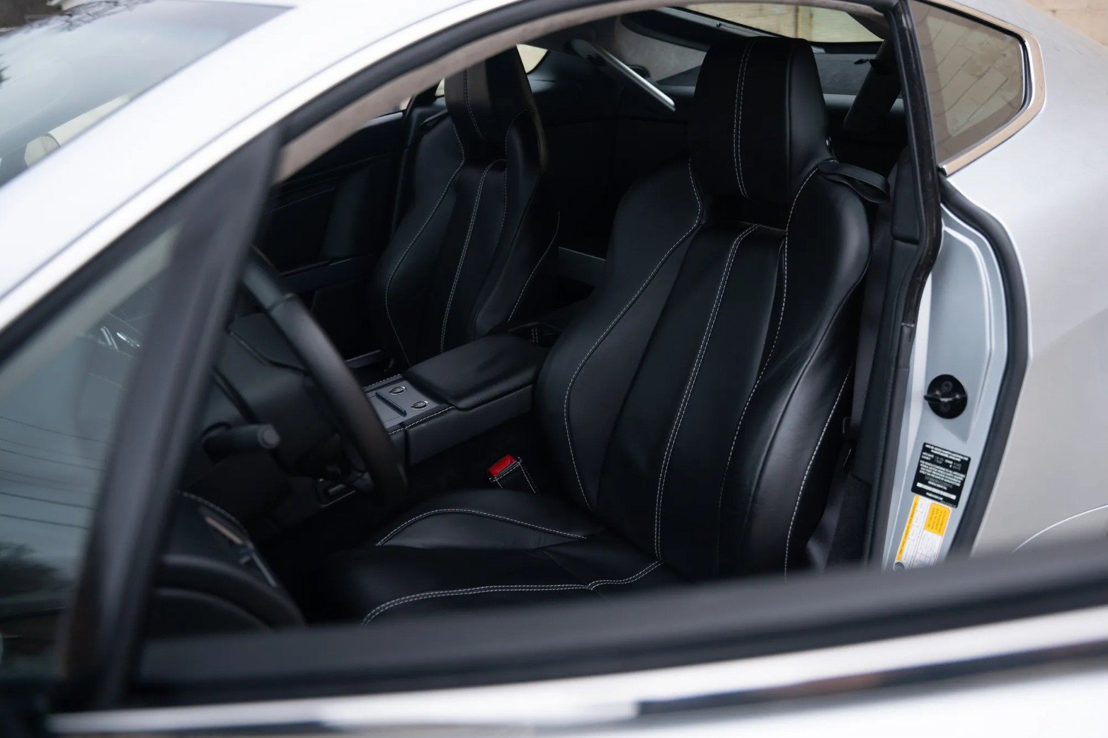 Used 2007 Aston Martin V8 Vantage Coupe RWD image 3