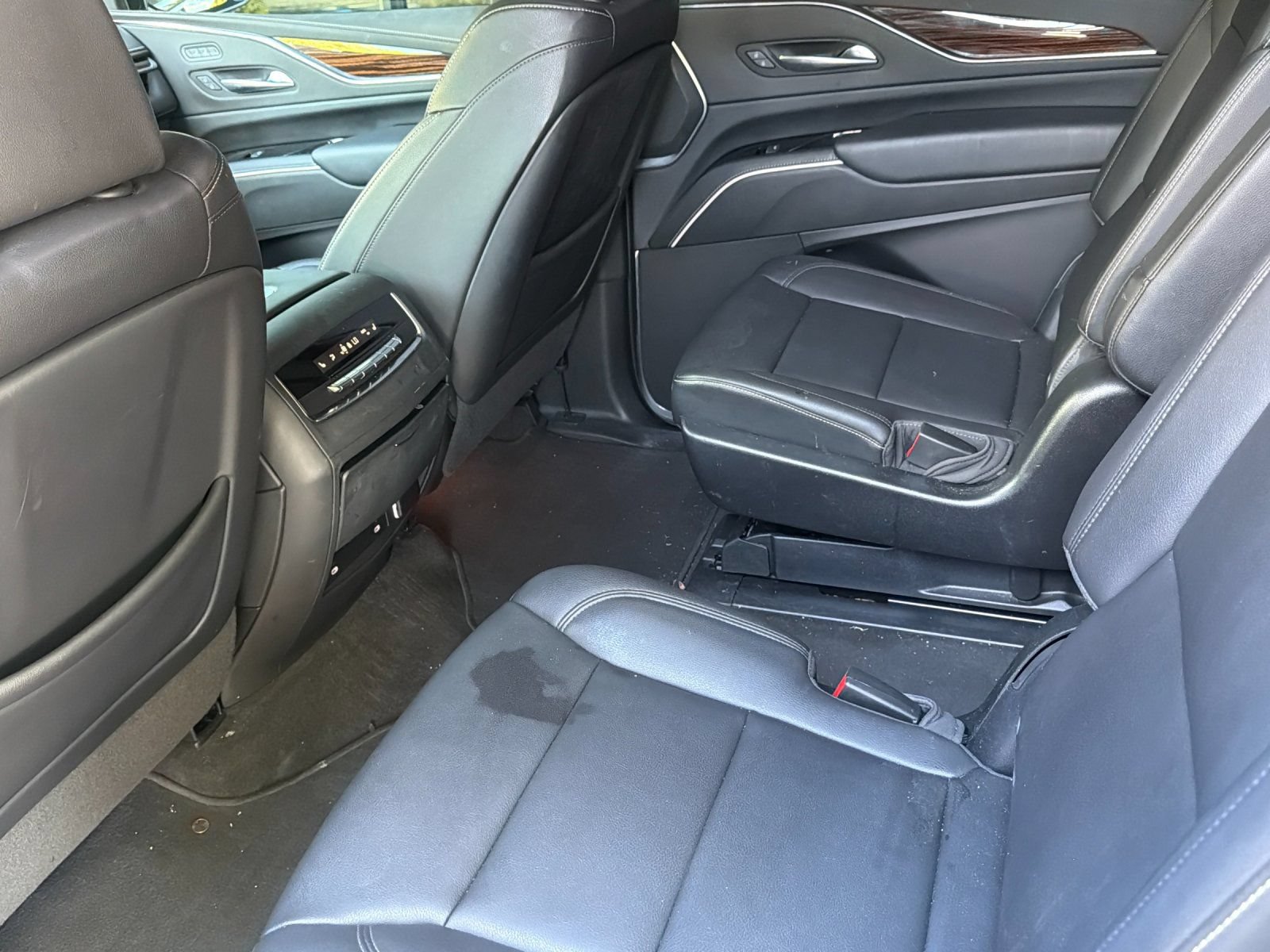 Used 2023 Cadillac Escalade ESV Luxury AWD/4WD image 9