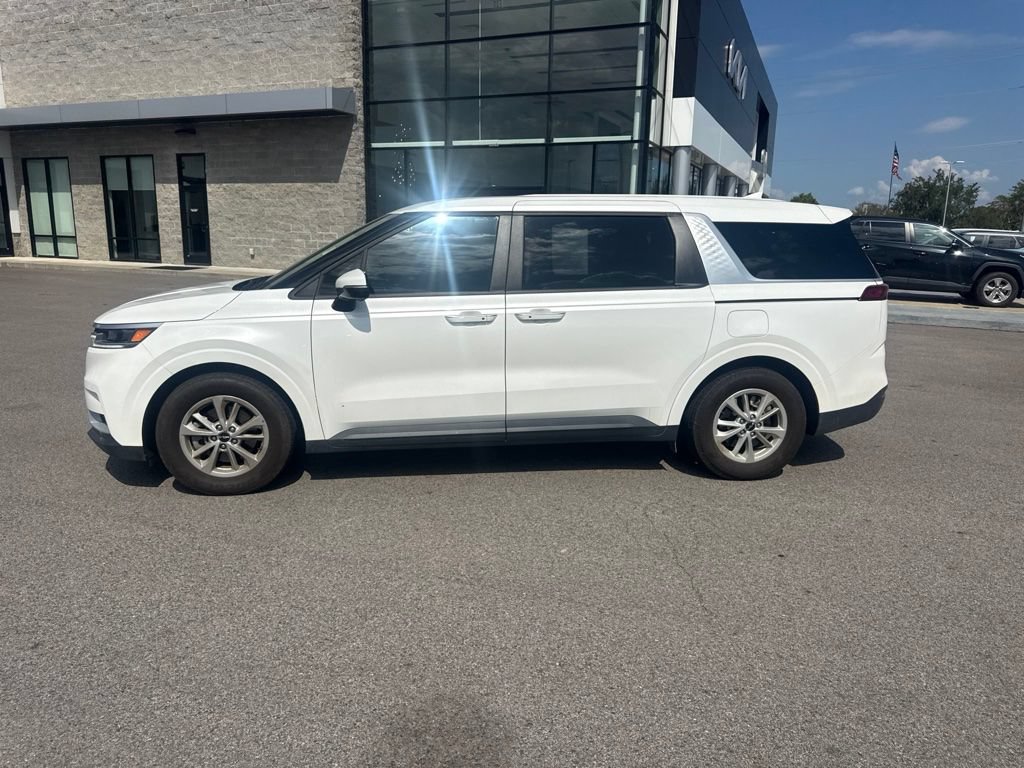Certified 2024 Kia Carnival LX FWD image 2