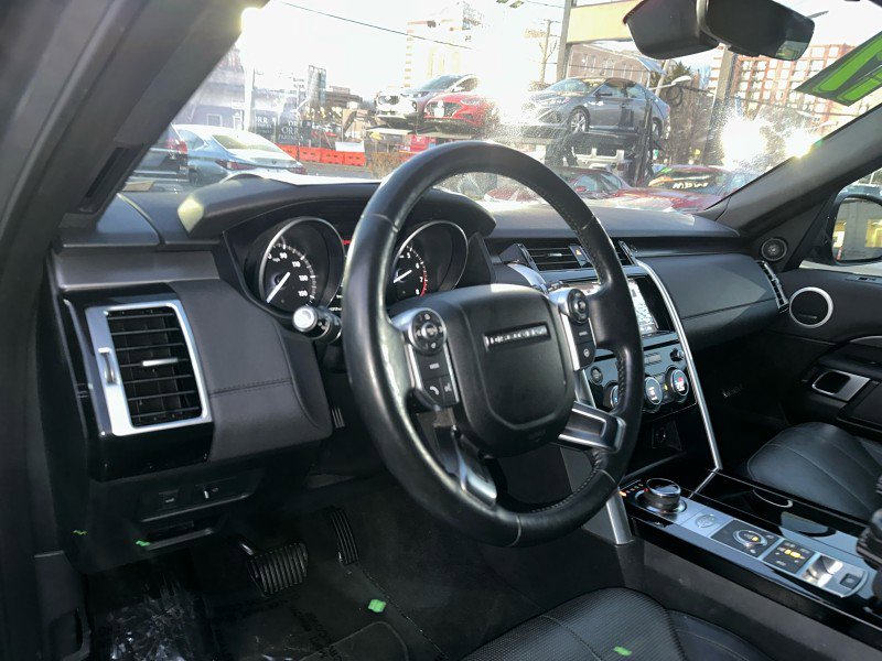 Used 2017 Land Rover Discovery HSE image 32