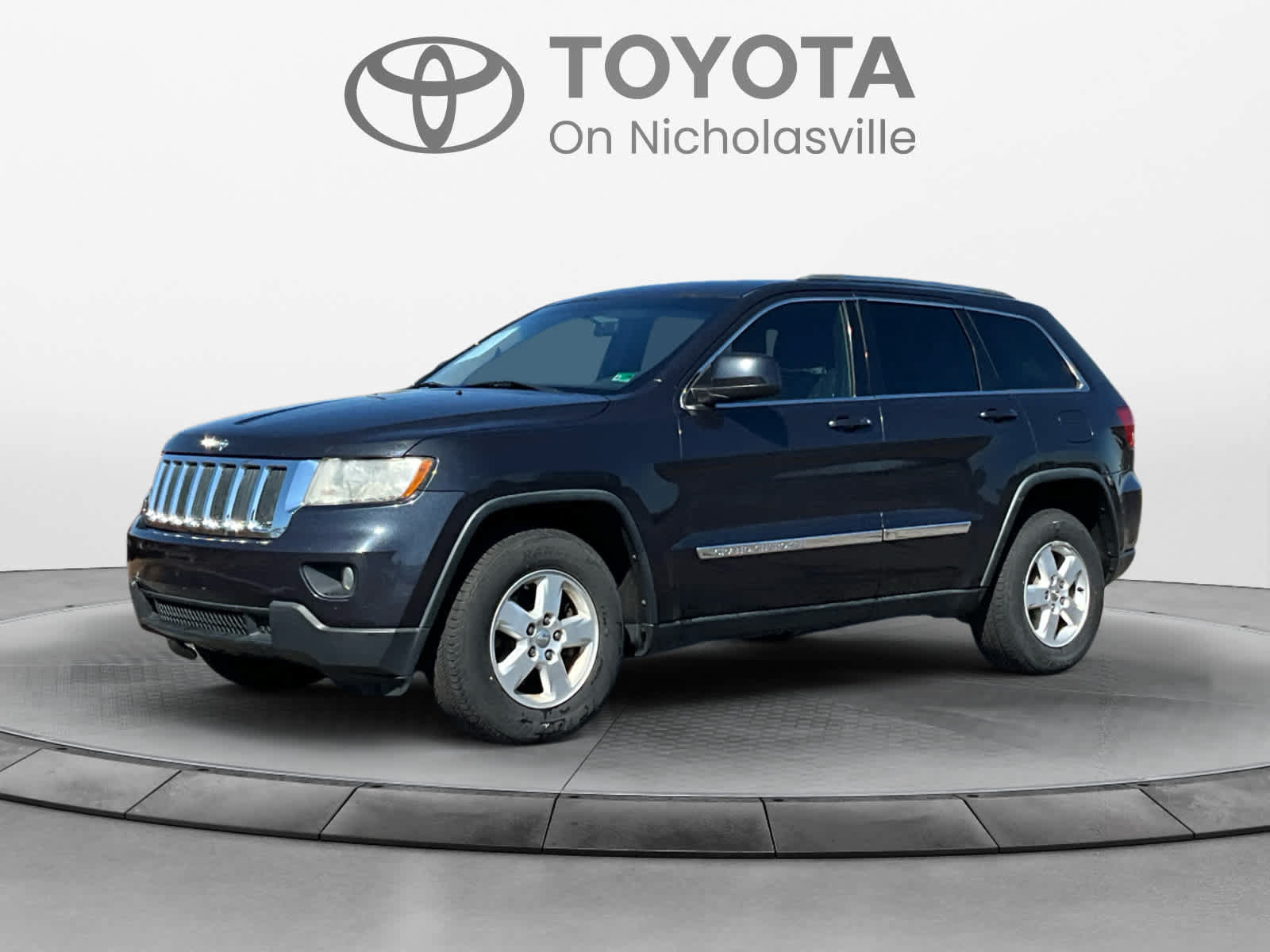 Used 2013 Jeep Grand Cherokee Laredo w/ Laredo E Group AWD/4WD image 1