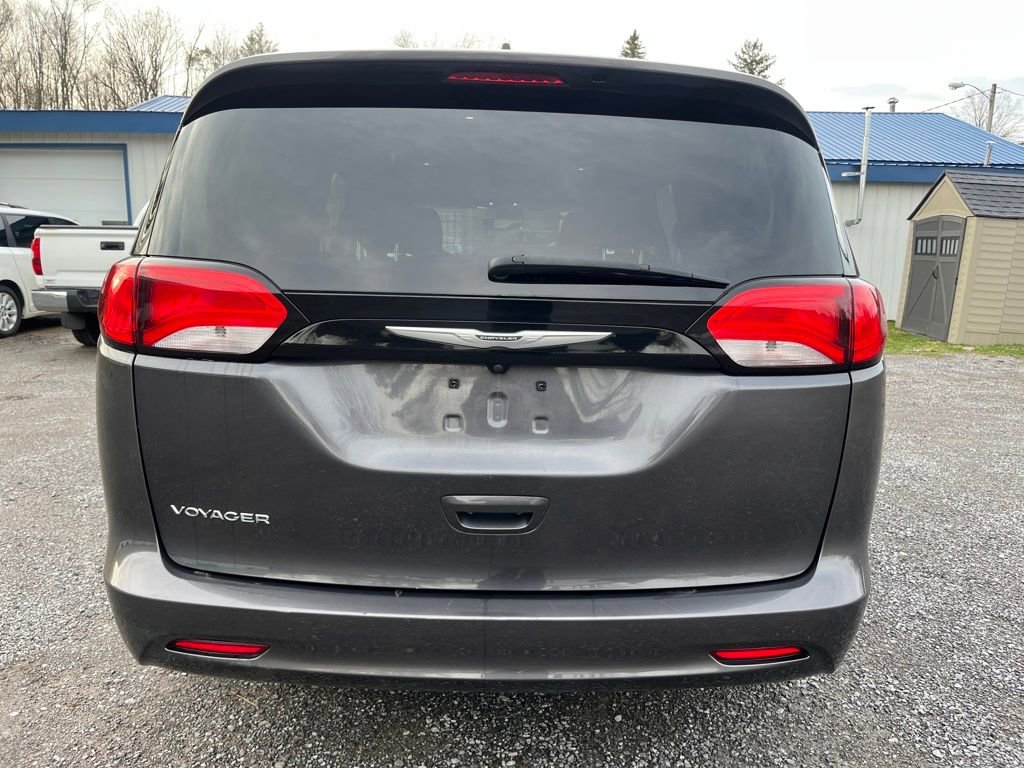 Used 2023 Chrysler Voyager LX image 7
