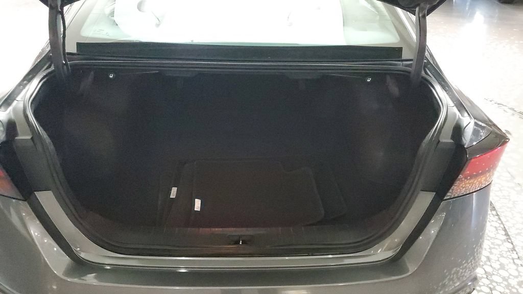 Used 2024 Nissan Altima 2.5 SR FWD image 10