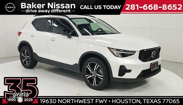Used 2024 Volvo XC40 B5 Core