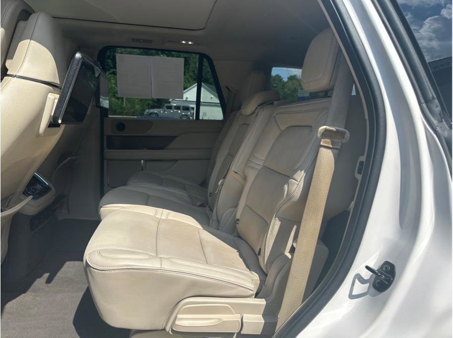 Used 2018 Lincoln Navigator Reserve w/ Technology Package image 10
