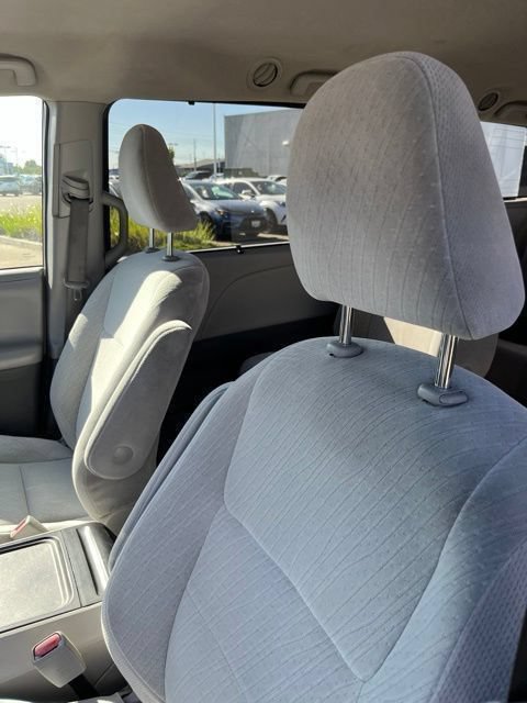 Used 2017 Toyota Sienna LE FWD image 12