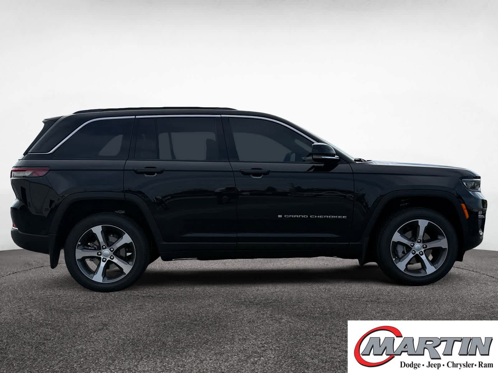 New 2025 Jeep Grand Cherokee Limited w/ MOPAR Finishing Package AWD/4WD image 6