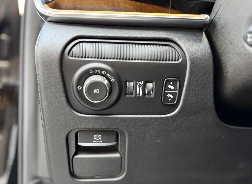 Used 2022 Jeep Grand Wagoneer Series III AWD/4WD image 22