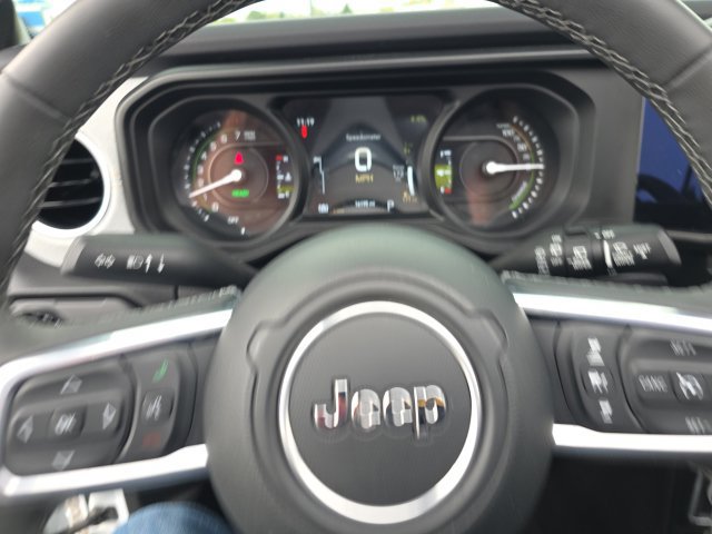 Used 2025 Jeep Wrangler Unlimited Sahara w/ Safety Group AWD/4WD image 20