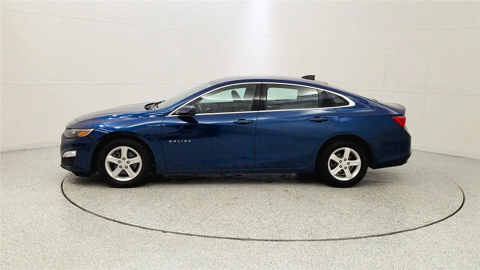 Used 2019 Chevrolet Malibu LS w/ Driver Confidence Package FWD image 4