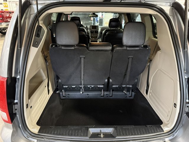 Used 2019 Dodge Grand Caravan SXT FWD image 19