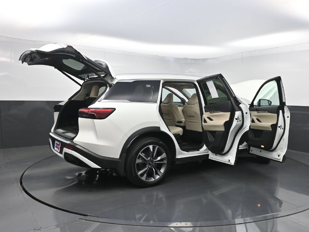 Used 2023 INFINITI QX60 Luxe w/ Performance Audio Package FWD image 43