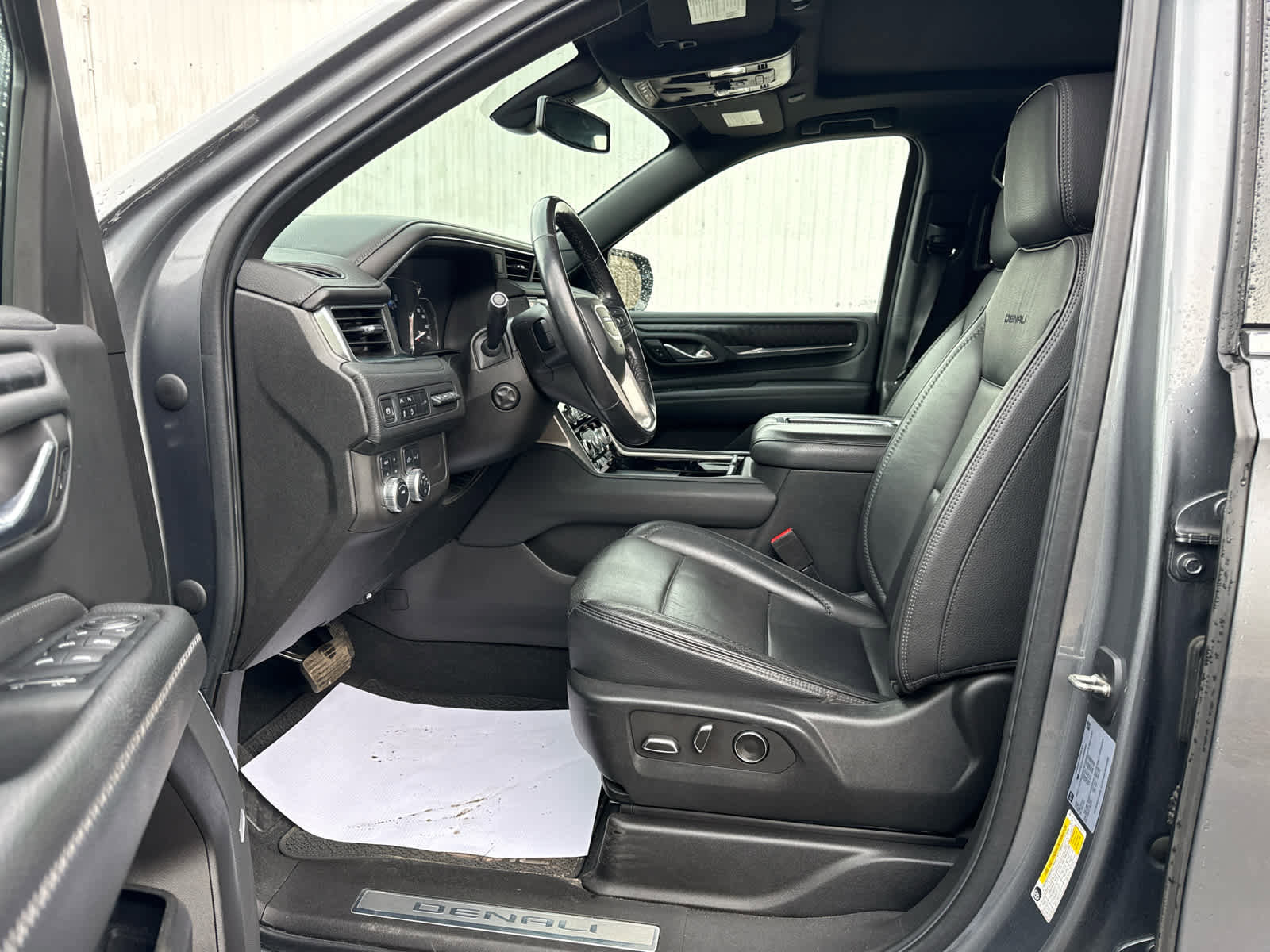 Used 2021 GMC Yukon XL Denali w/ LPO, Illumination Package image 14