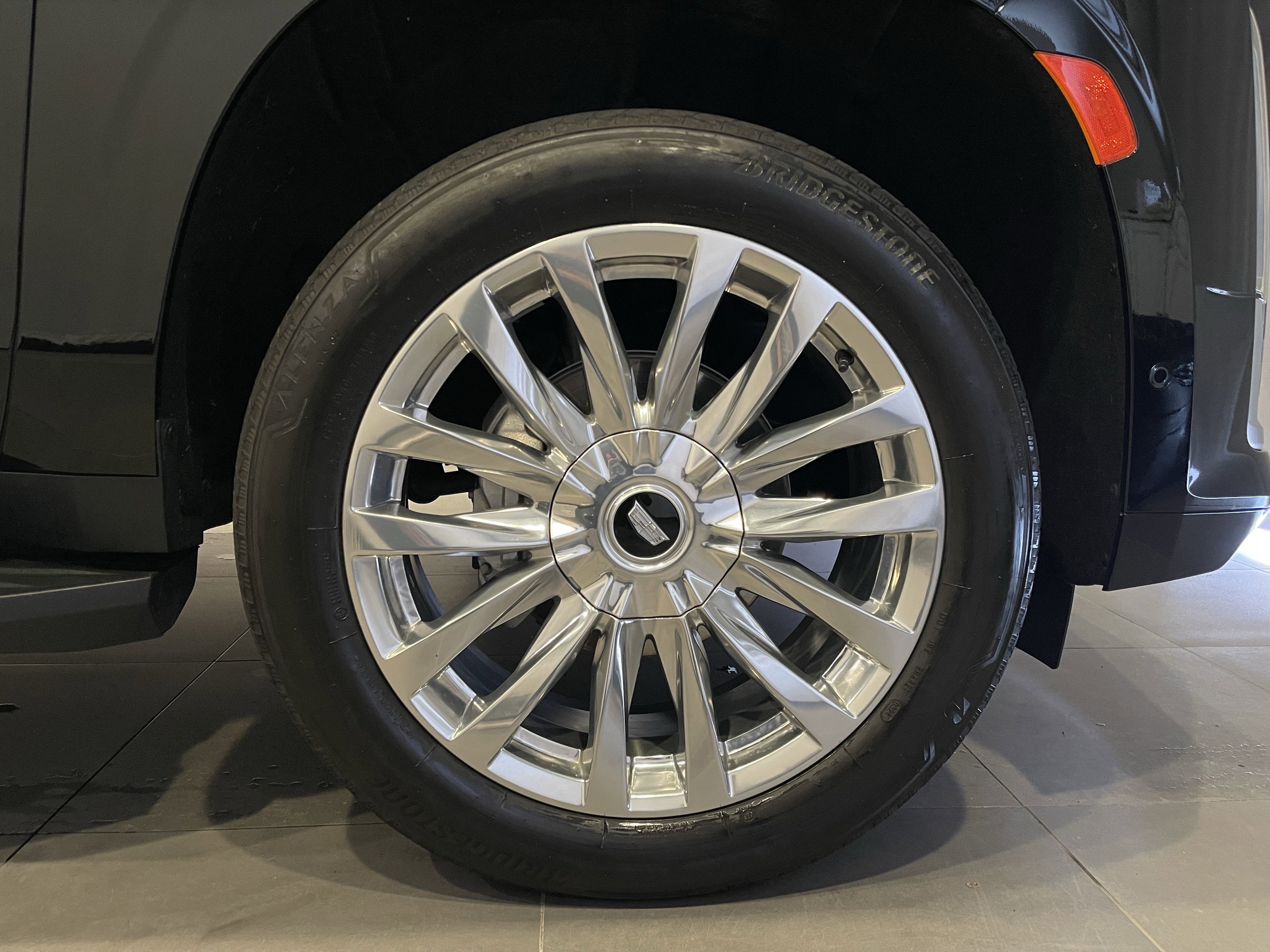 Used 2024 Cadillac Escalade Premium Luxury w/ LPO, Floor Liner Package AWD/4WD image 10