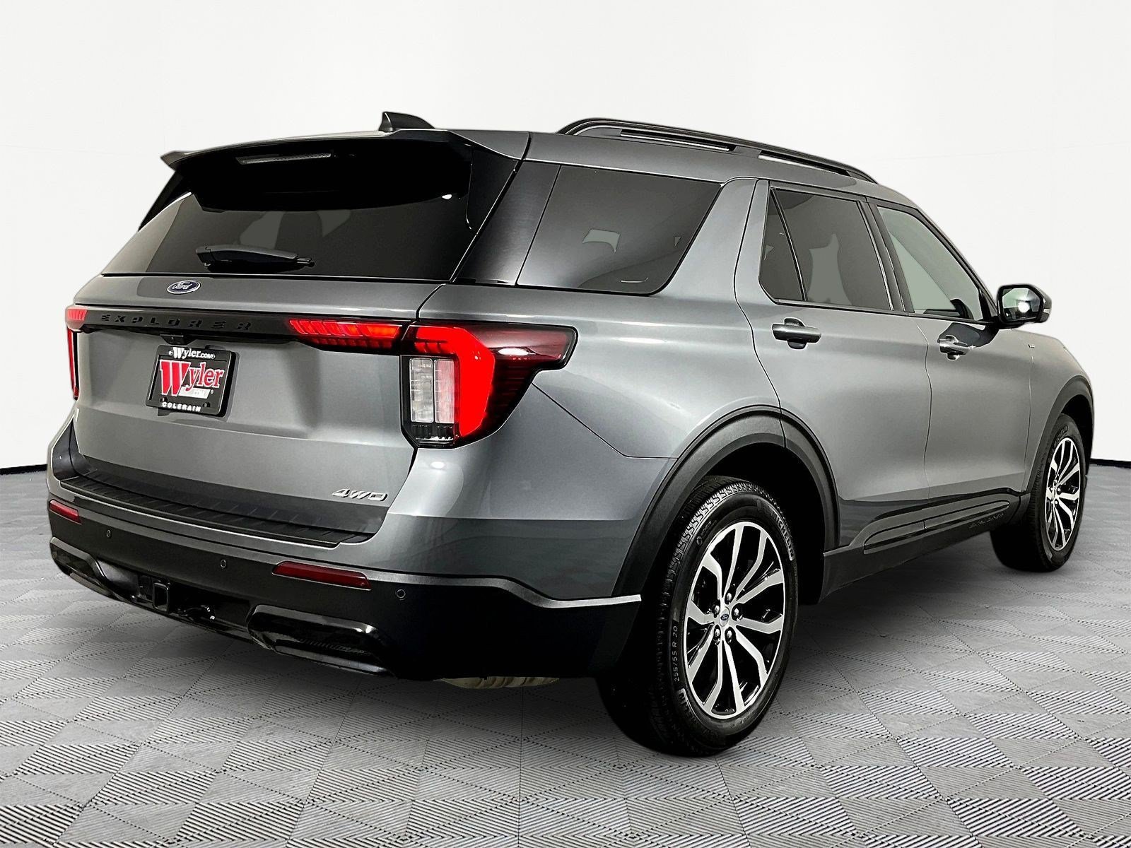 Used 2025 Ford Explorer ST-Line AWD/4WD image 6