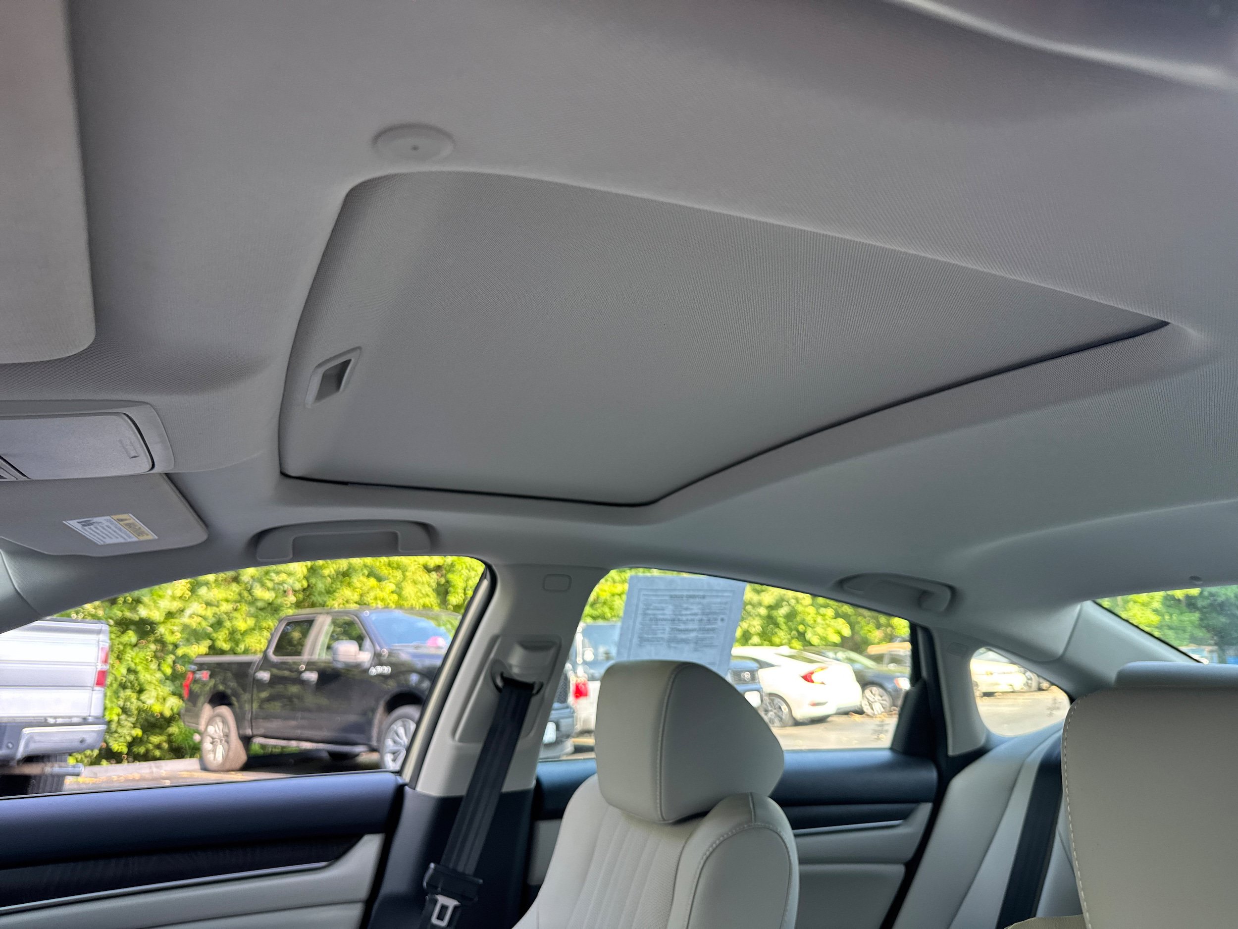 Used 2018 Honda Accord Touring image 7