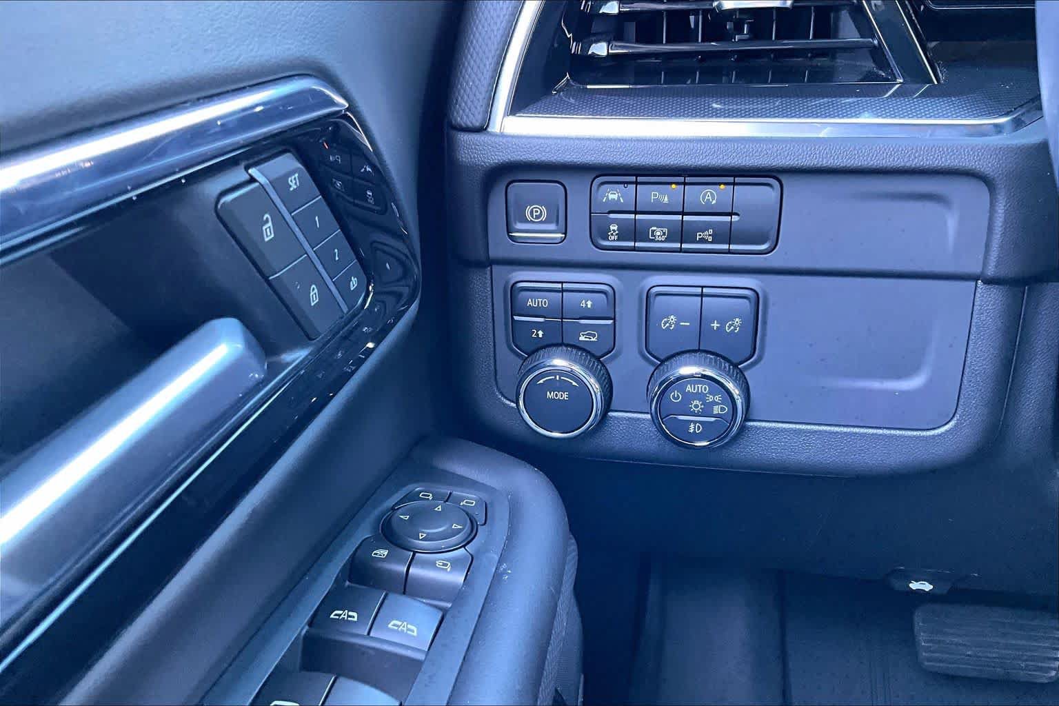 Used 2025 Chevrolet Tahoe RST w/ Comfort Package AWD/4WD image 34