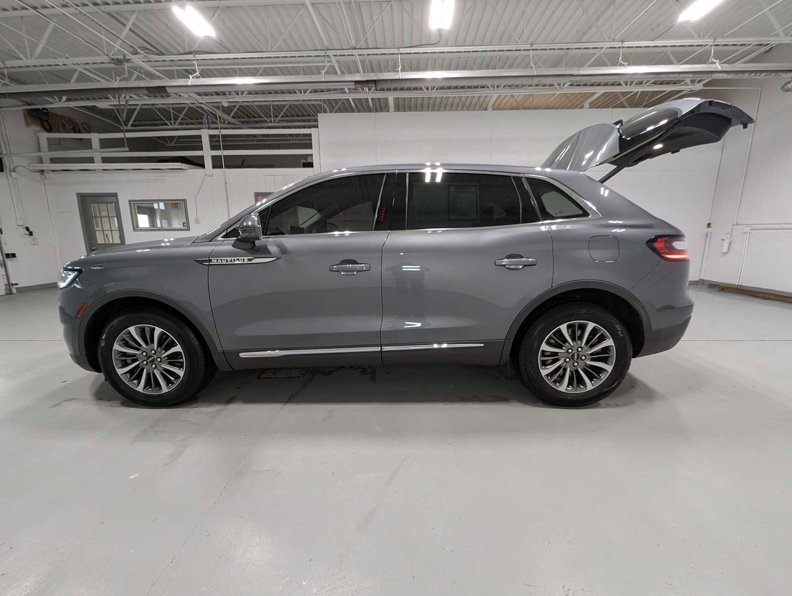 Certified 2023 Lincoln Nautilus AWD w/ Premium Package image 12