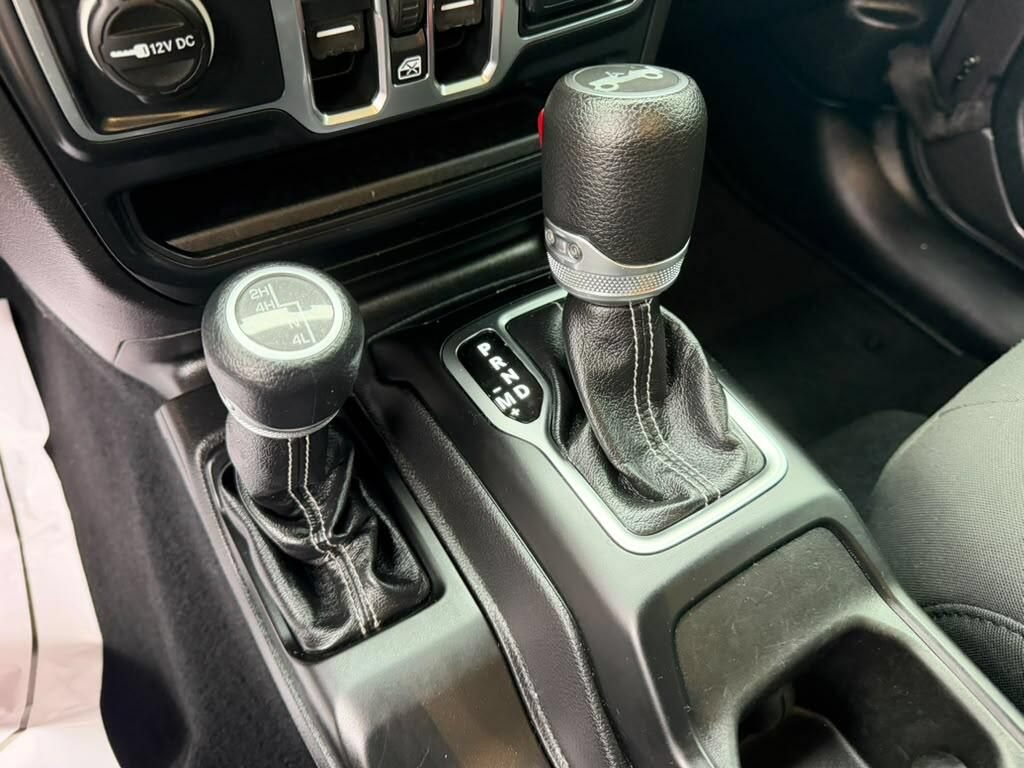 Used 2019 Jeep Wrangler Unlimited Sahara AWD/4WD image 13