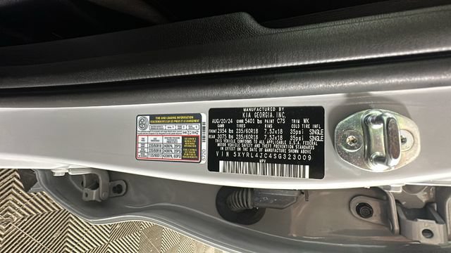 Used 2025 Kia Sorento S FWD image 12