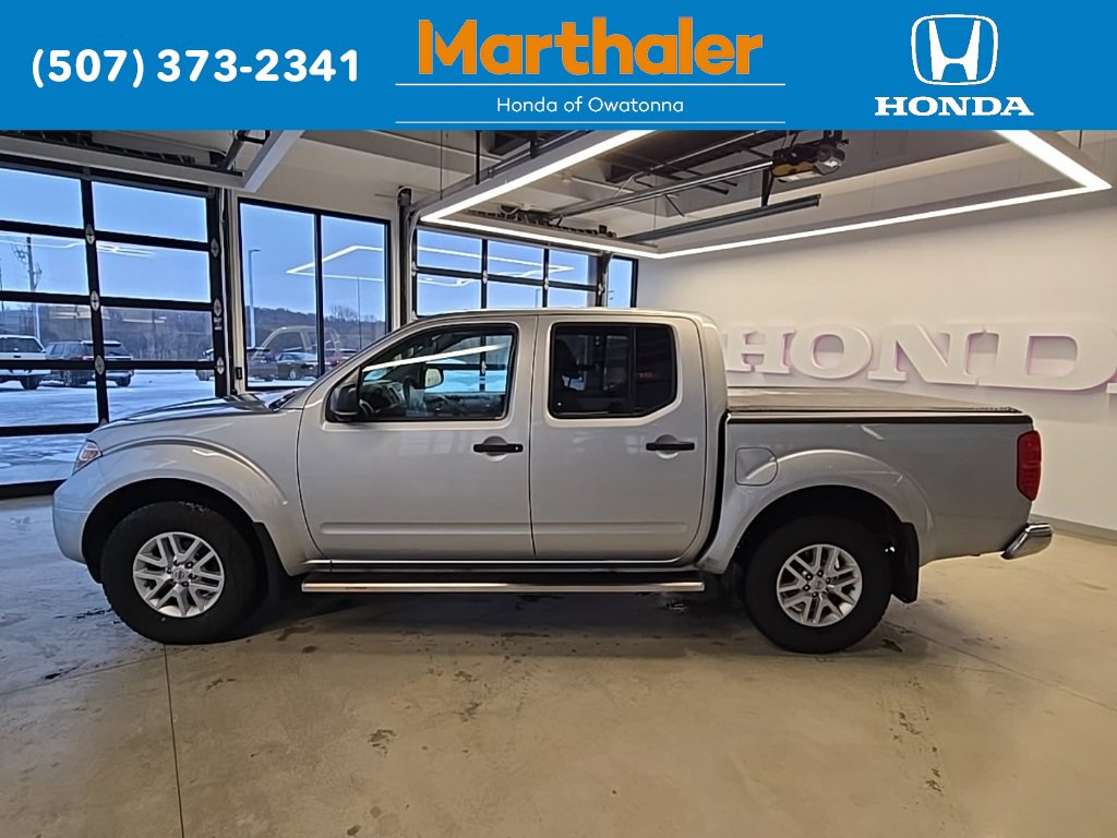 Used 2018 Nissan Frontier SV image 2