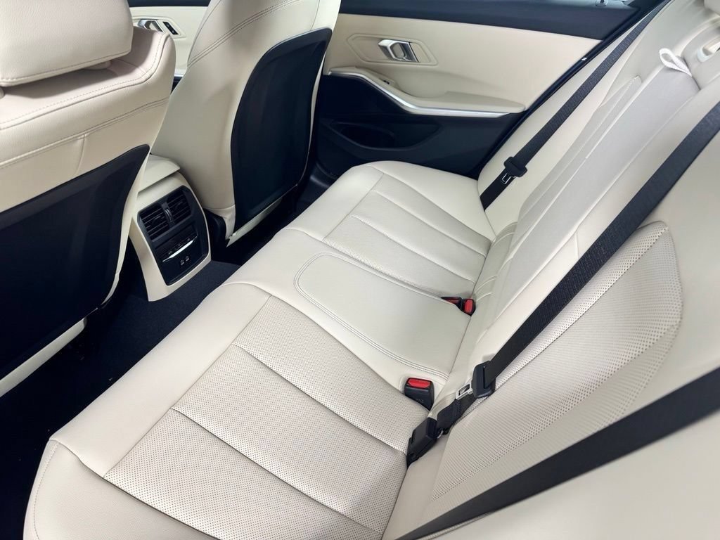 New 2026 BMW 330i xDrive Sedan w/ Premium Package AWD/4WD image 15