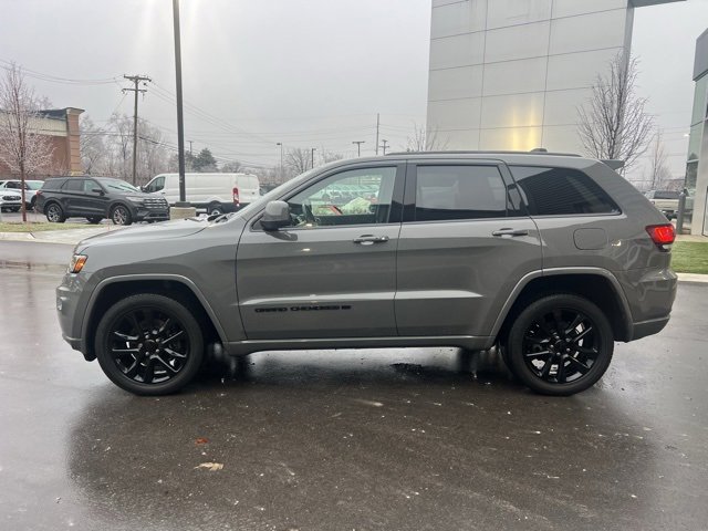 Used 2022 Jeep Grand Cherokee Laredo X image 8