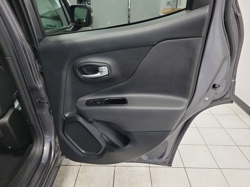 Used 2020 Jeep Renegade Limited image 18