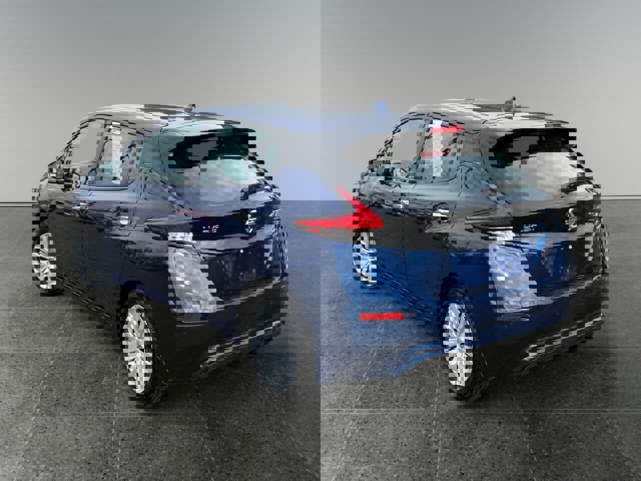 Used 2022 Nissan Leaf S image 3