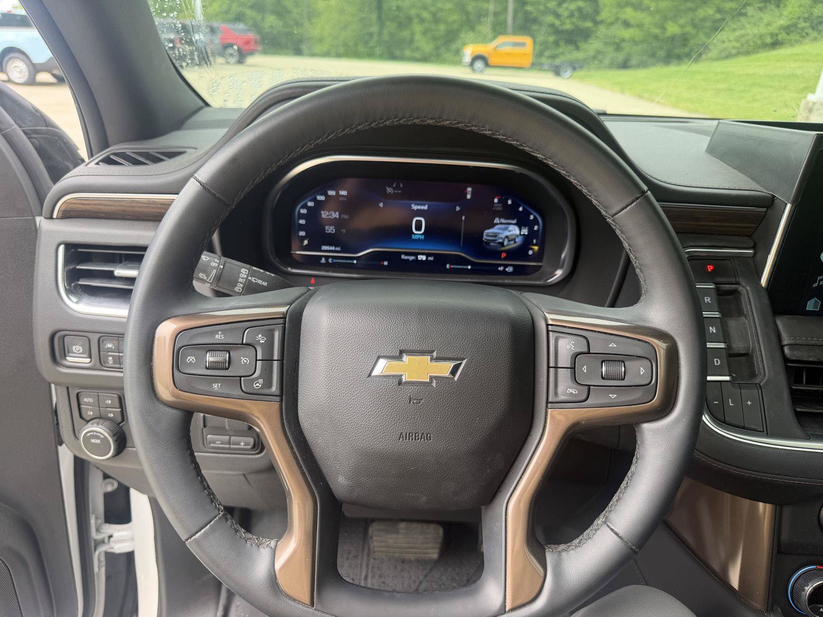Used 2024 Chevrolet Suburban High Country w/ Premium Package AWD/4WD image 16