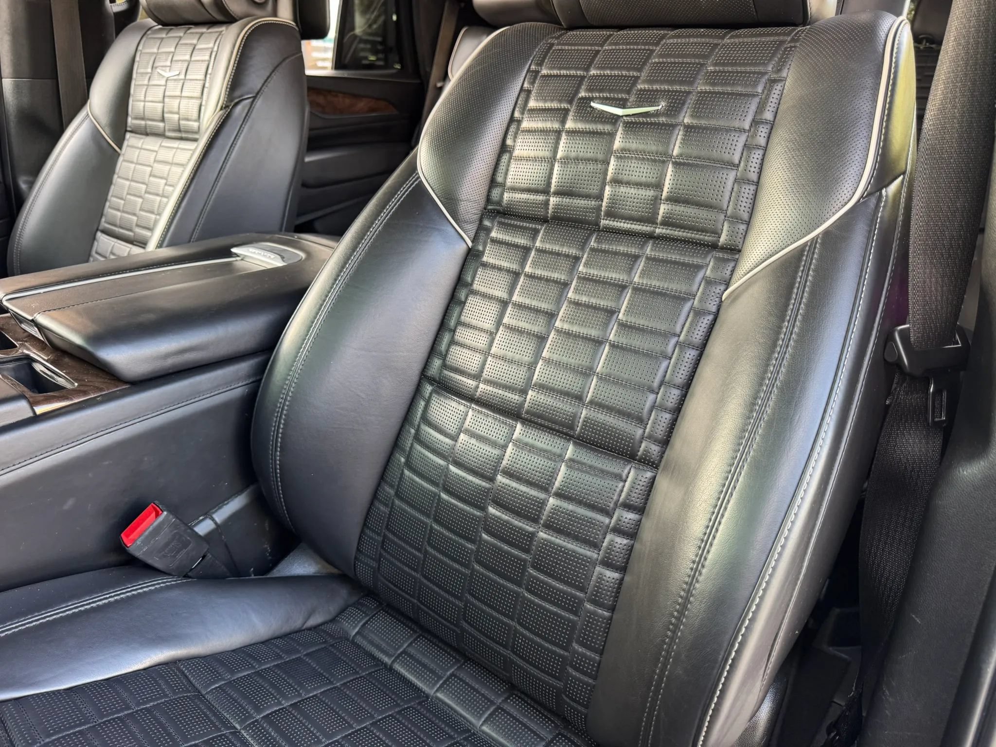 Used 2021 Cadillac Escalade Sport Platinum AWD/4WD image 17