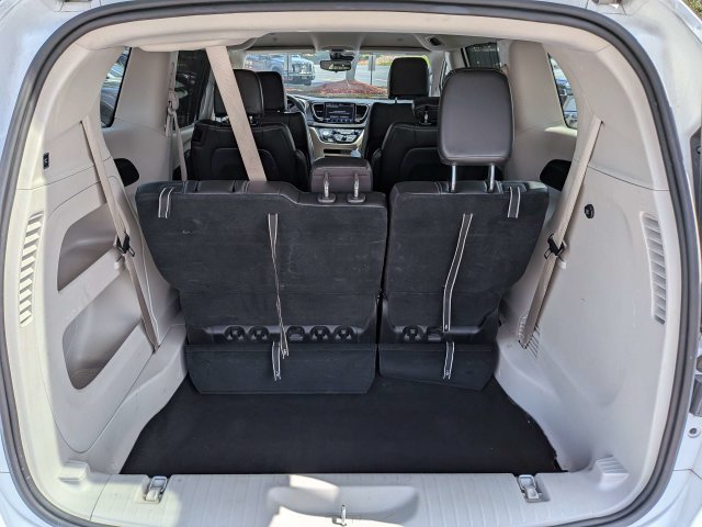 Used 2024 Chrysler Pacifica Touring-L FWD image 12